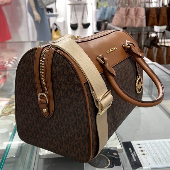 Michael Kors med Duffel Travel - Leather/Coated
35S2GTFU2B
BROWN
MD DUFFLE NWT - Picture 14 of 16